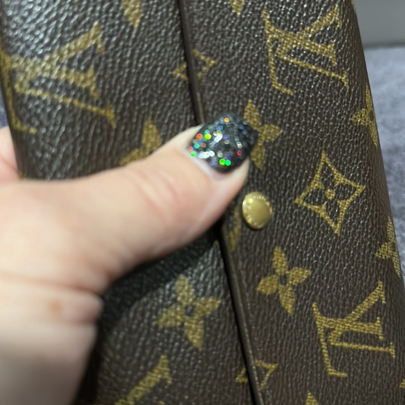 Luis Vuitton Monogram Wallet. - Picture 17 of 17